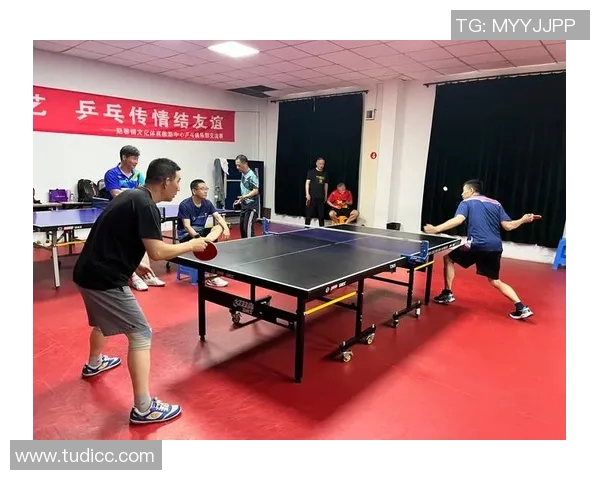 竞技精神与团队合作的完美融合:探讨体育赛事中的竞争与协作关系 竞技精神与团队合作的完美融合:探讨体育赛事中的竞争与协作关系